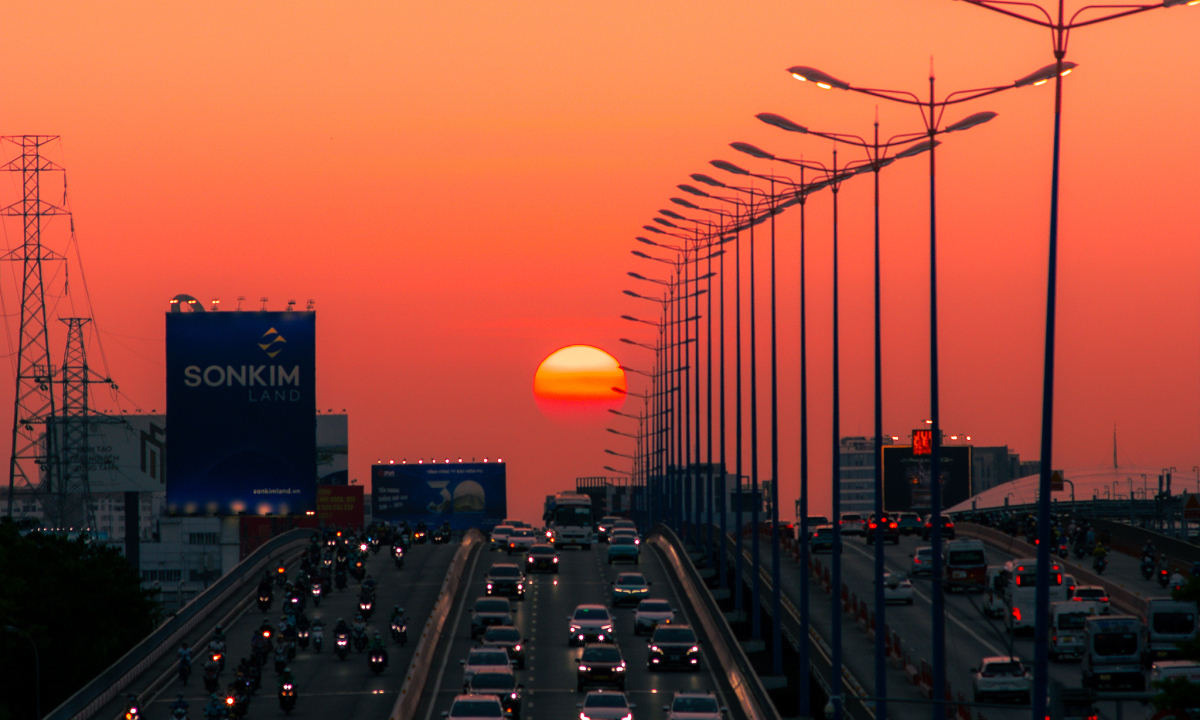 Săn Mặt Trời khổng lồ giữa trung tâm TP HCM